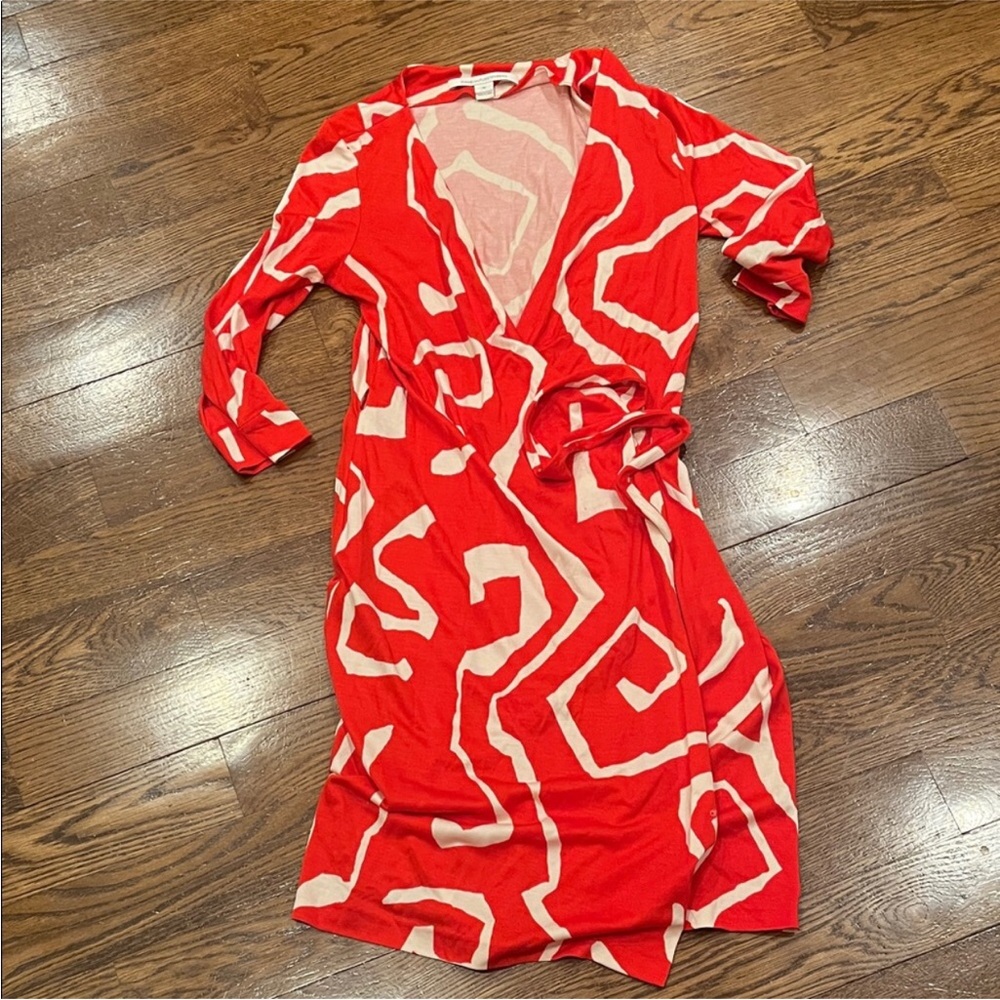 Diane Von Furstenberg Red and Cream Patterned Garment